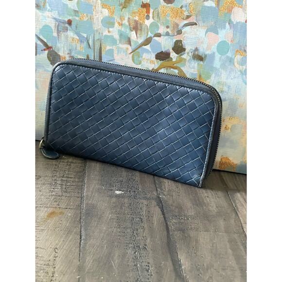Bottega Veneta Zip Wallet EUC - Picture 3 of 9